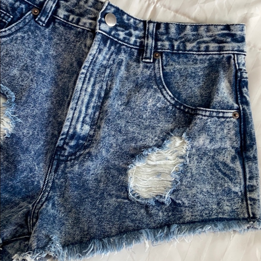 NWOT distressed fringe high waist Jean Shorts - Picture 4 of 4